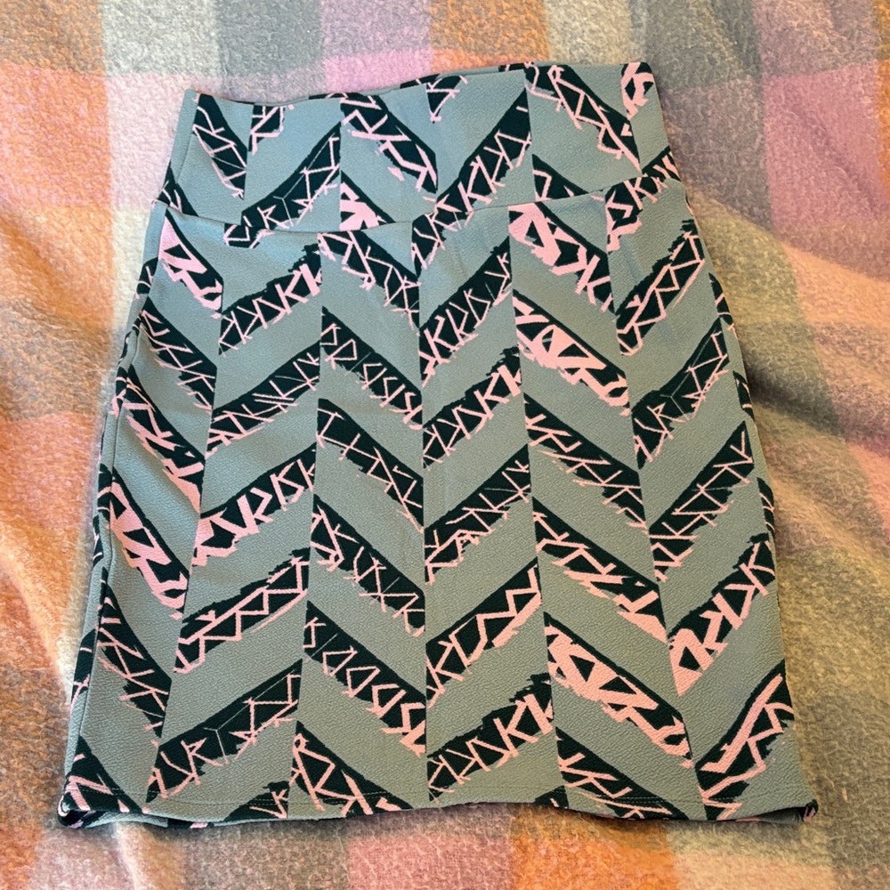 LuLaRoe Gray and Pink Chevron Pencil Skirt